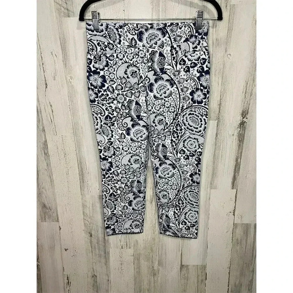 Chico's Women's Petite Paisley Cropped Pants Blue Size 00P(Chicos)  or 2P - Picture 5 of 13